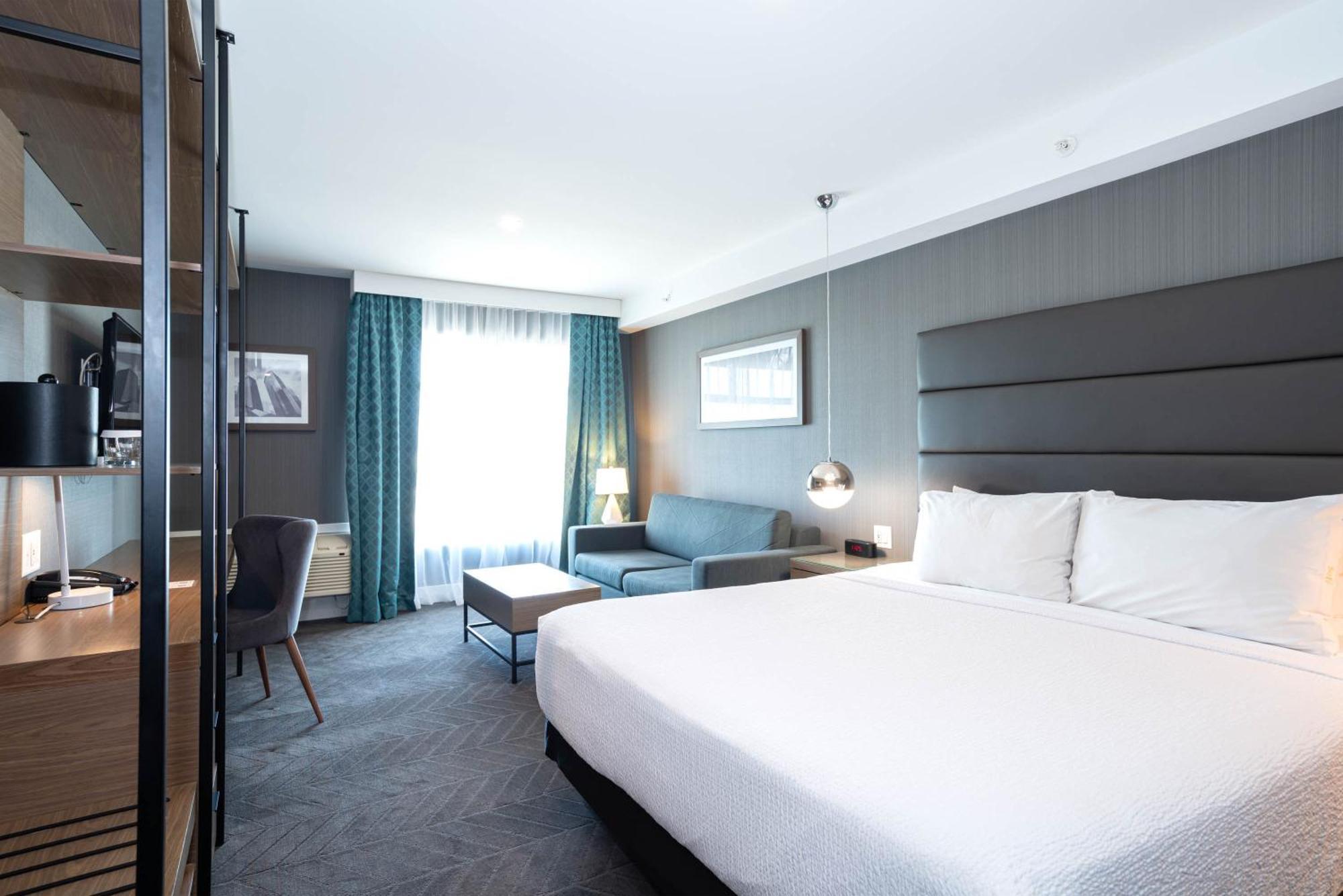 Sandman Signature Calgary Airport Hotel Bagian luar foto