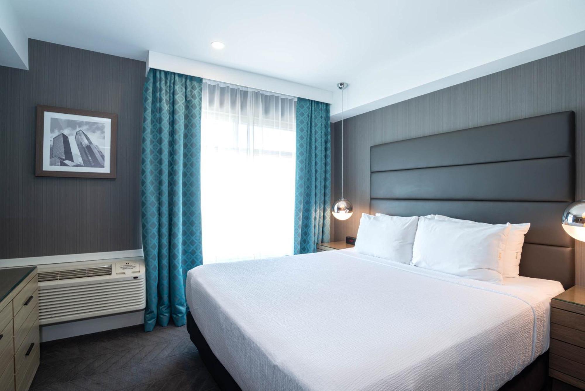 Sandman Signature Calgary Airport Hotel Bagian luar foto