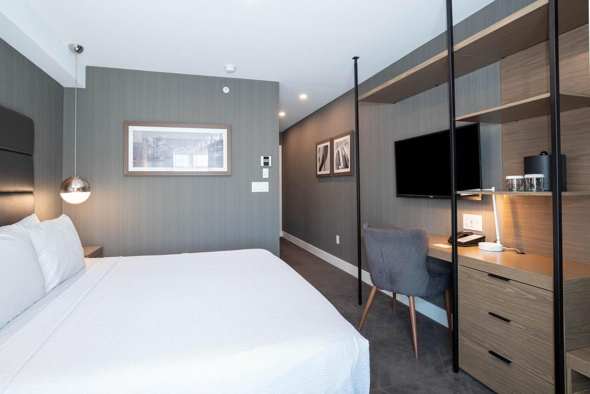 Sandman Signature Calgary Airport Hotel Bagian luar foto