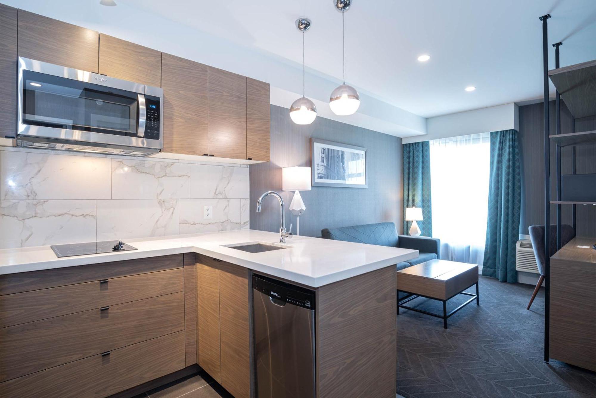 Sandman Signature Calgary Airport Hotel Bagian luar foto