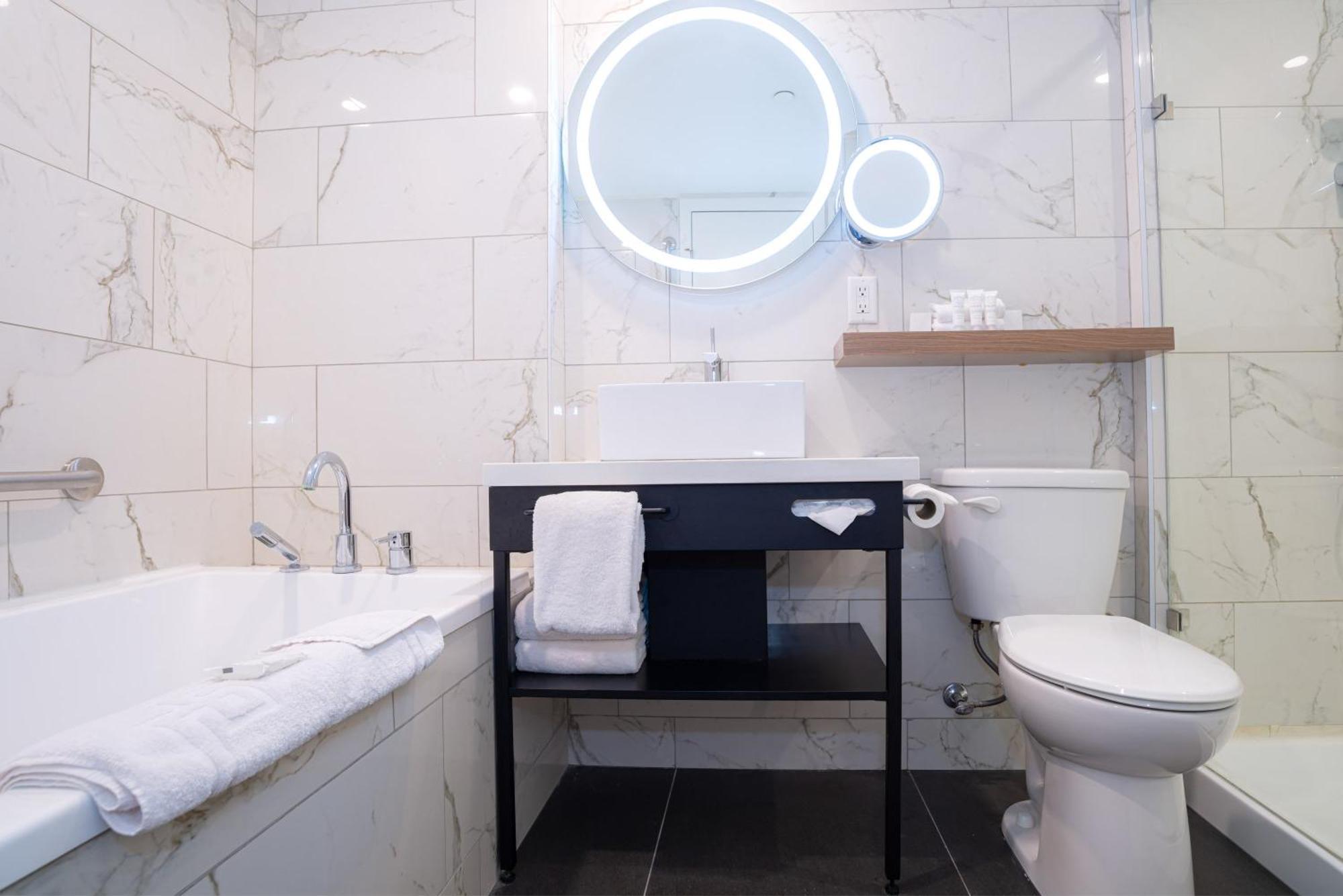 Sandman Signature Calgary Airport Hotel Bagian luar foto