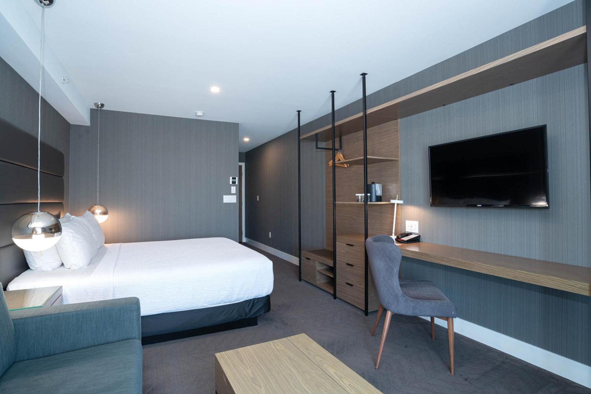 Sandman Signature Calgary Airport Hotel Bagian luar foto