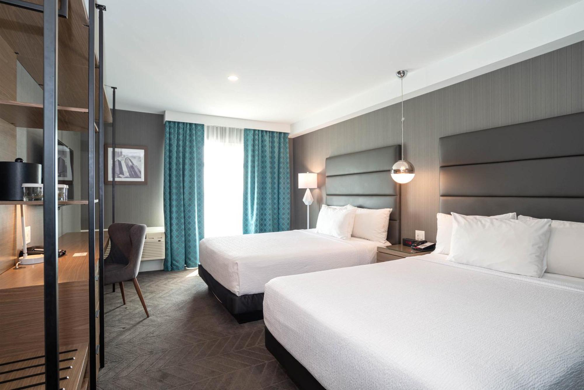 Sandman Signature Calgary Airport Hotel Bagian luar foto