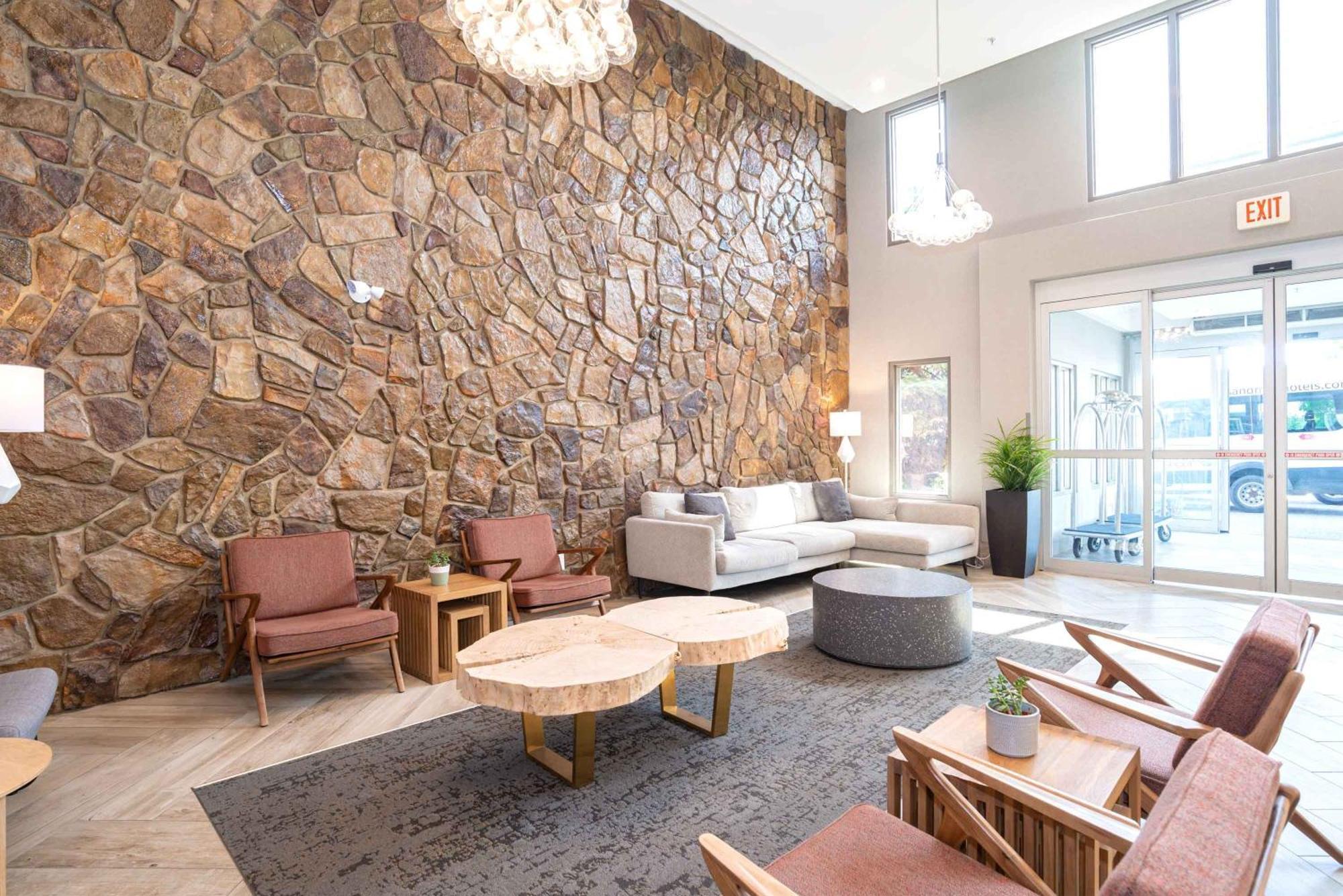 Sandman Signature Calgary Airport Hotel Bagian luar foto