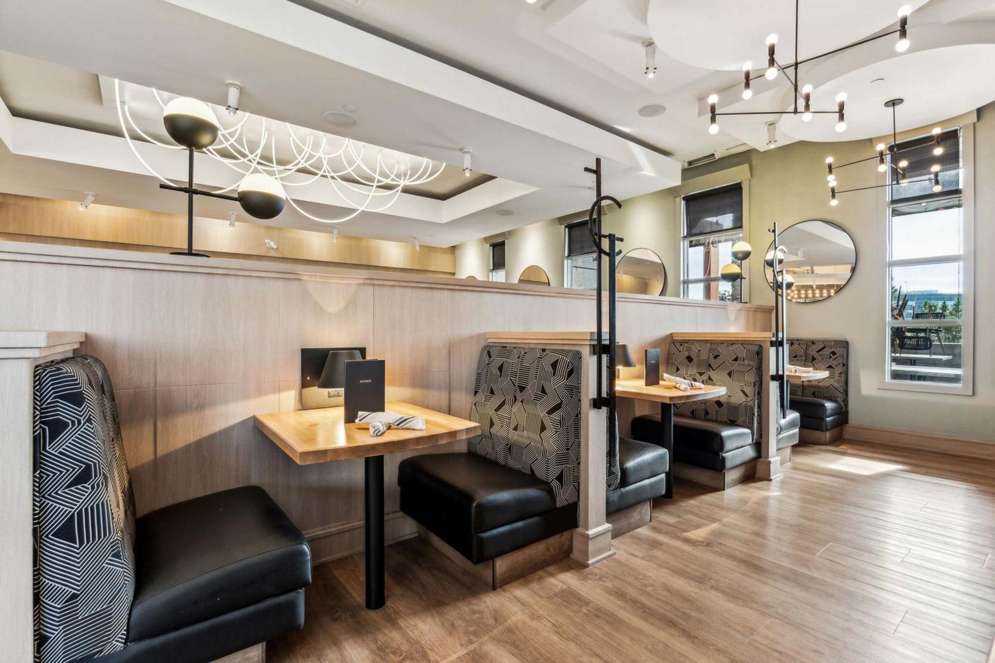 Sandman Signature Calgary Airport Hotel Bagian luar foto