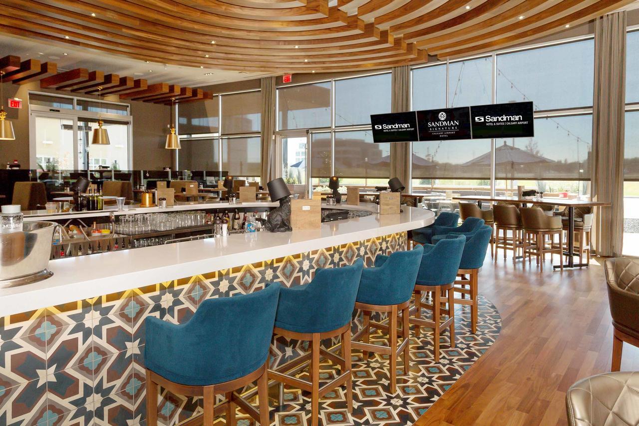 Sandman Signature Calgary Airport Hotel Bagian luar foto