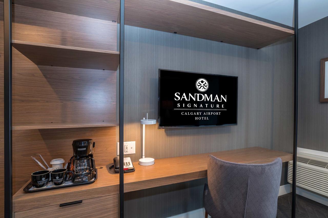 Sandman Signature Calgary Airport Hotel Bagian luar foto