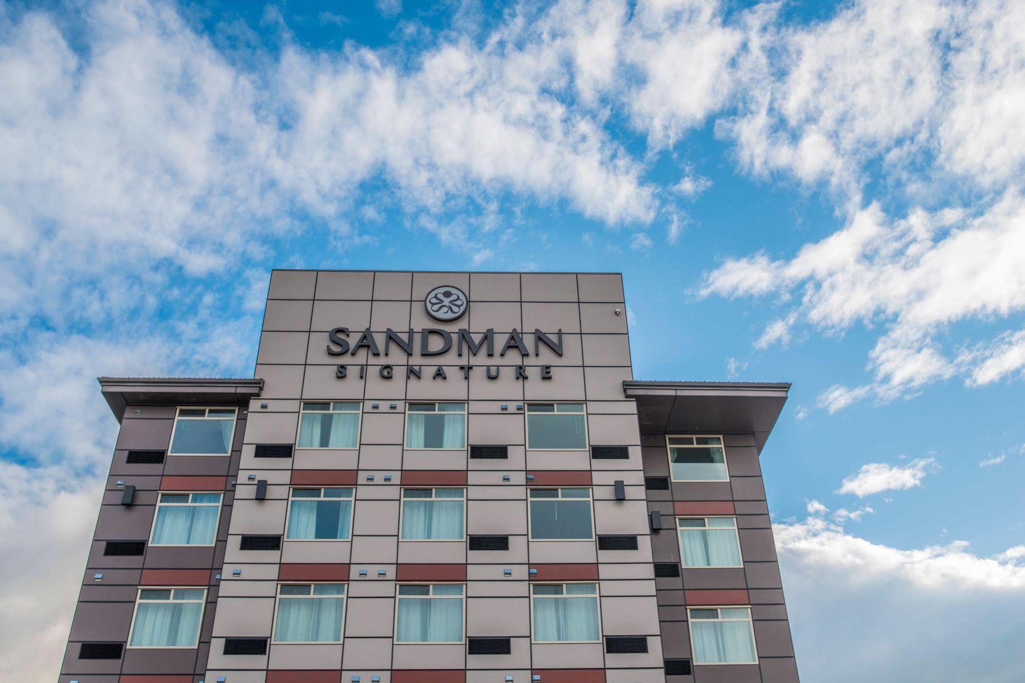 Sandman Signature Calgary Airport Hotel Bagian luar foto